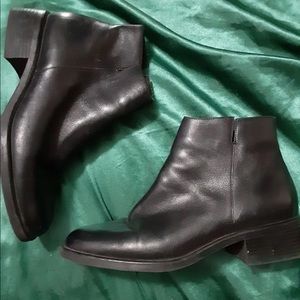 VINTAGE LEATHER BOOTS